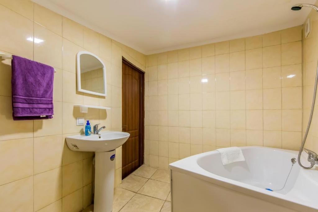 Комфортный Номер В Уютном Апарт-Отеле Kyiv Exterior photo