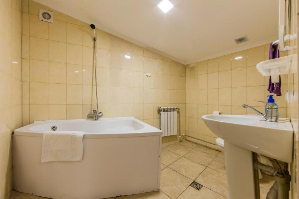 Комфортный Номер В Уютном Апарт-Отеле Kyiv Exterior photo
